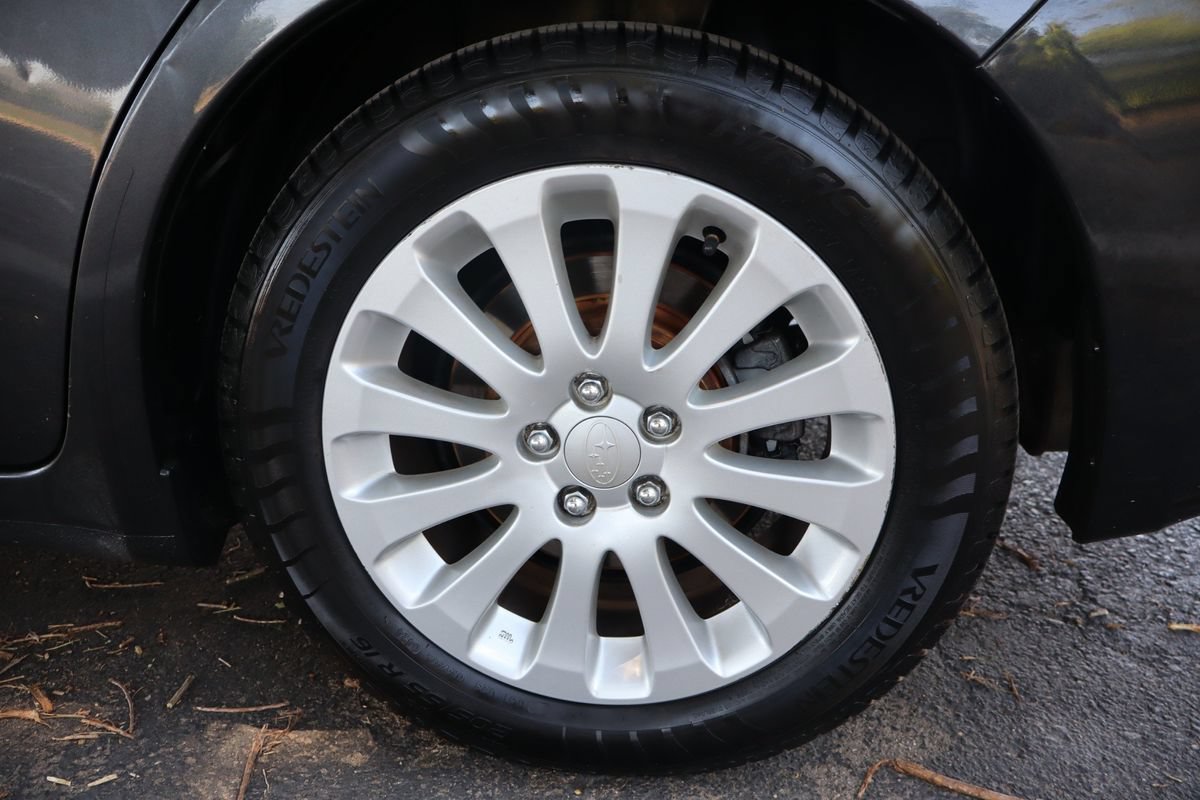 Used 2010 Subaru Impreza 2.5i Premium AWD/4WD image 42