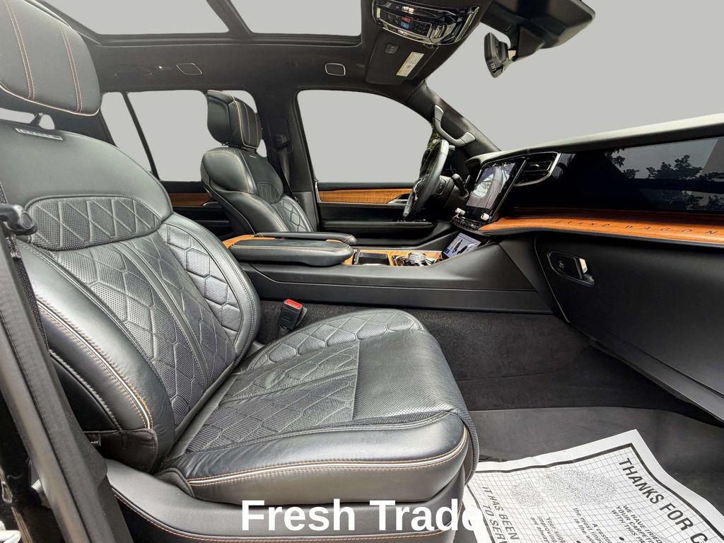 Used 2022 Jeep Grand Wagoneer Series III AWD/4WD image 12