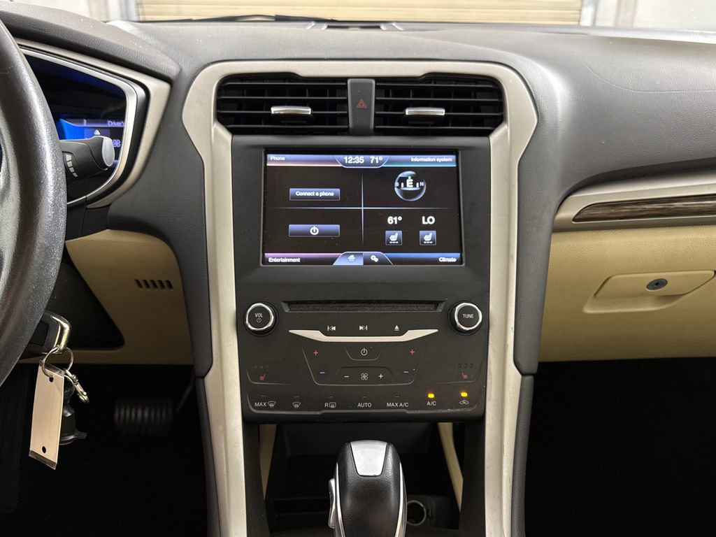 Used 2013 Ford Fusion SE FWD image 17