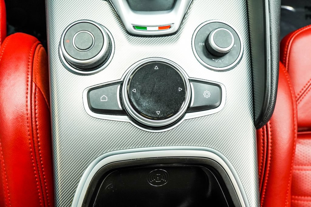 Used 2022 Alfa Romeo Giulia Veloce RWD image 24