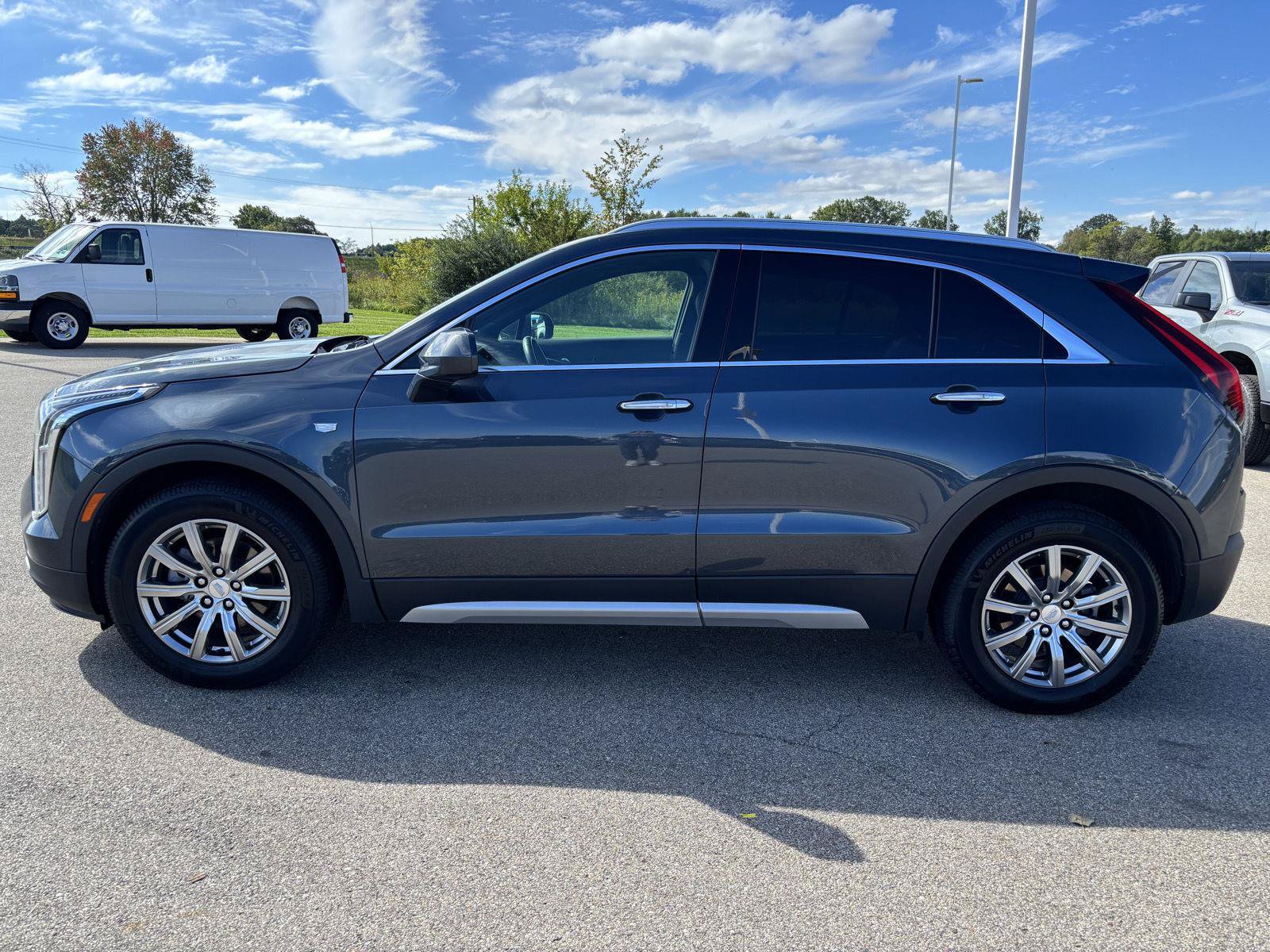 Used 2020 Cadillac XT4 Premium Luxury AWD/4WD image 2