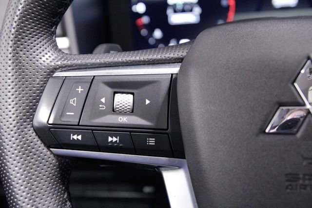 Used 2025 Mitsubishi Outlander SEL image 30