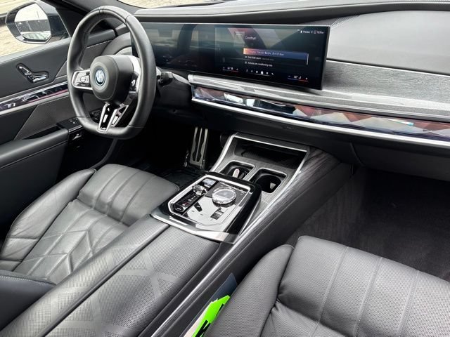 Certified 2024 BMW i7 eDrive50 w/ M Sport Package RWD image 26