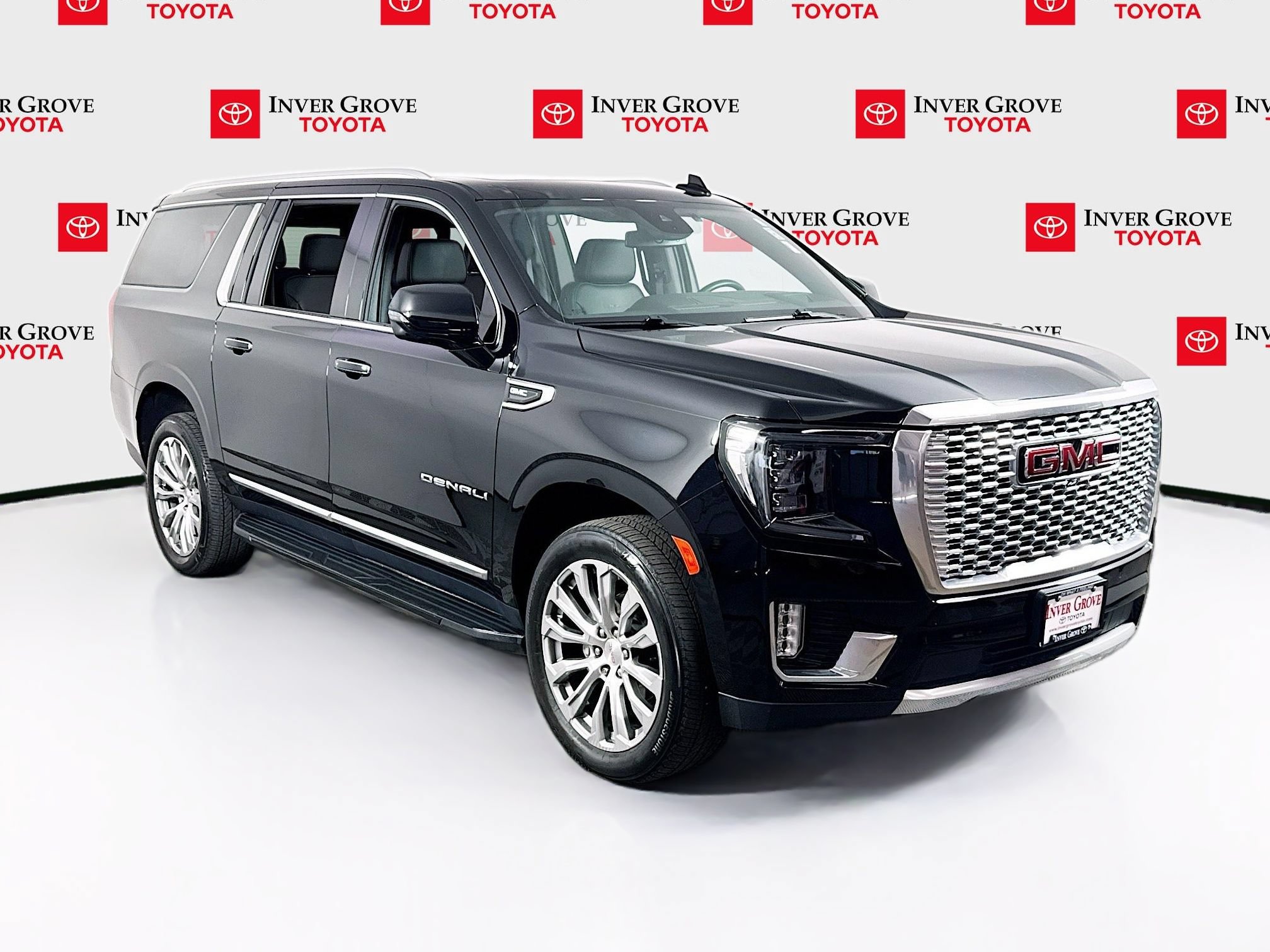 Used 2023 GMC Yukon XL Denali w/ Max Trailering Package AWD/4WD image 3