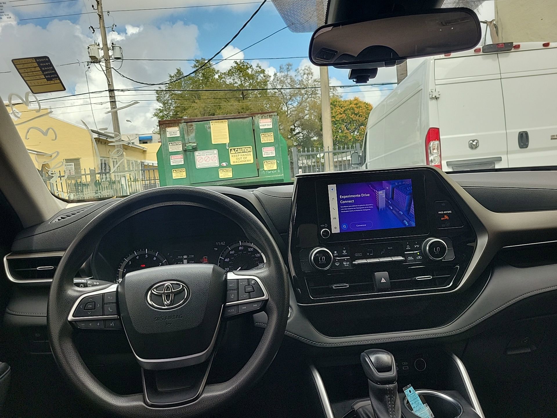 Used 2023 Toyota Highlander L image 22