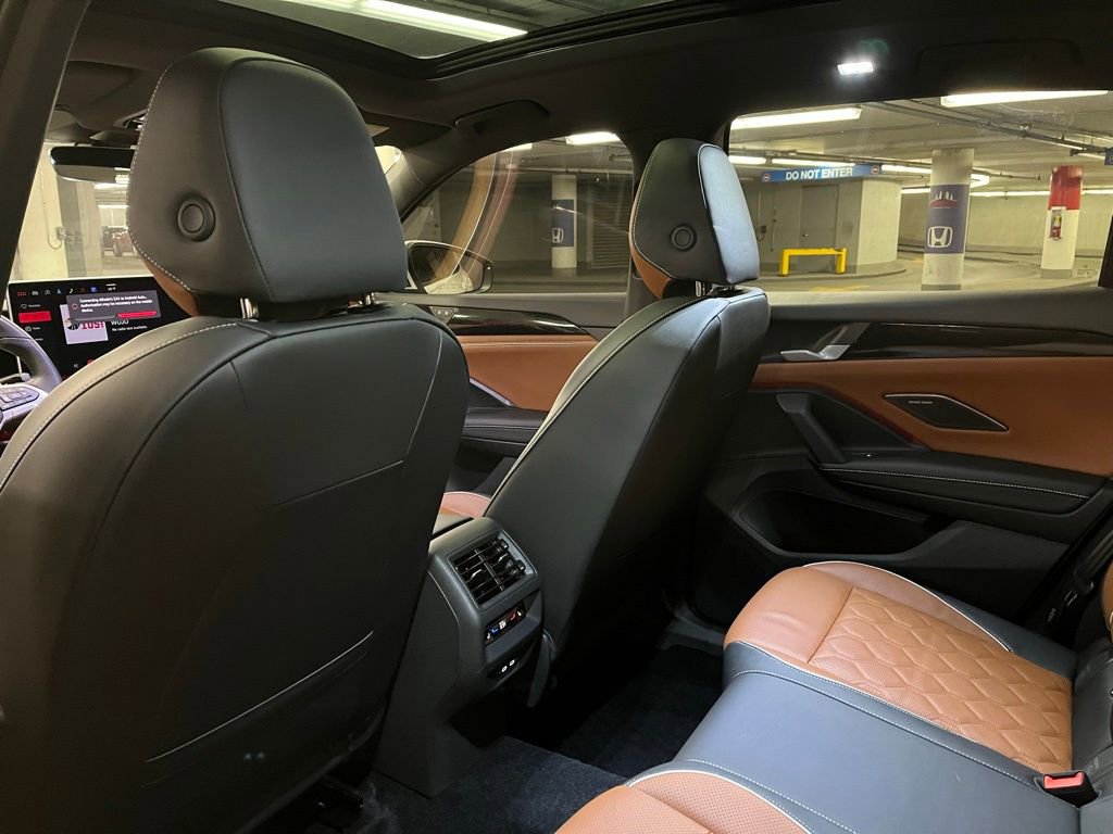 Certified 2025 Volkswagen Tiguan SEL R-Line image 22