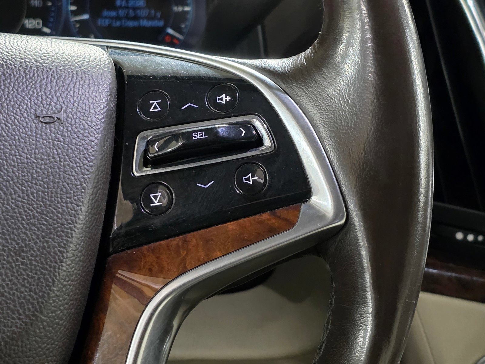 Used 2015 Cadillac Escalade Premium AWD/4WD image 33