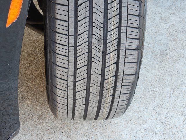 Used 2022 Buick Enclave Essence w/ Sport Touring Edition image 19