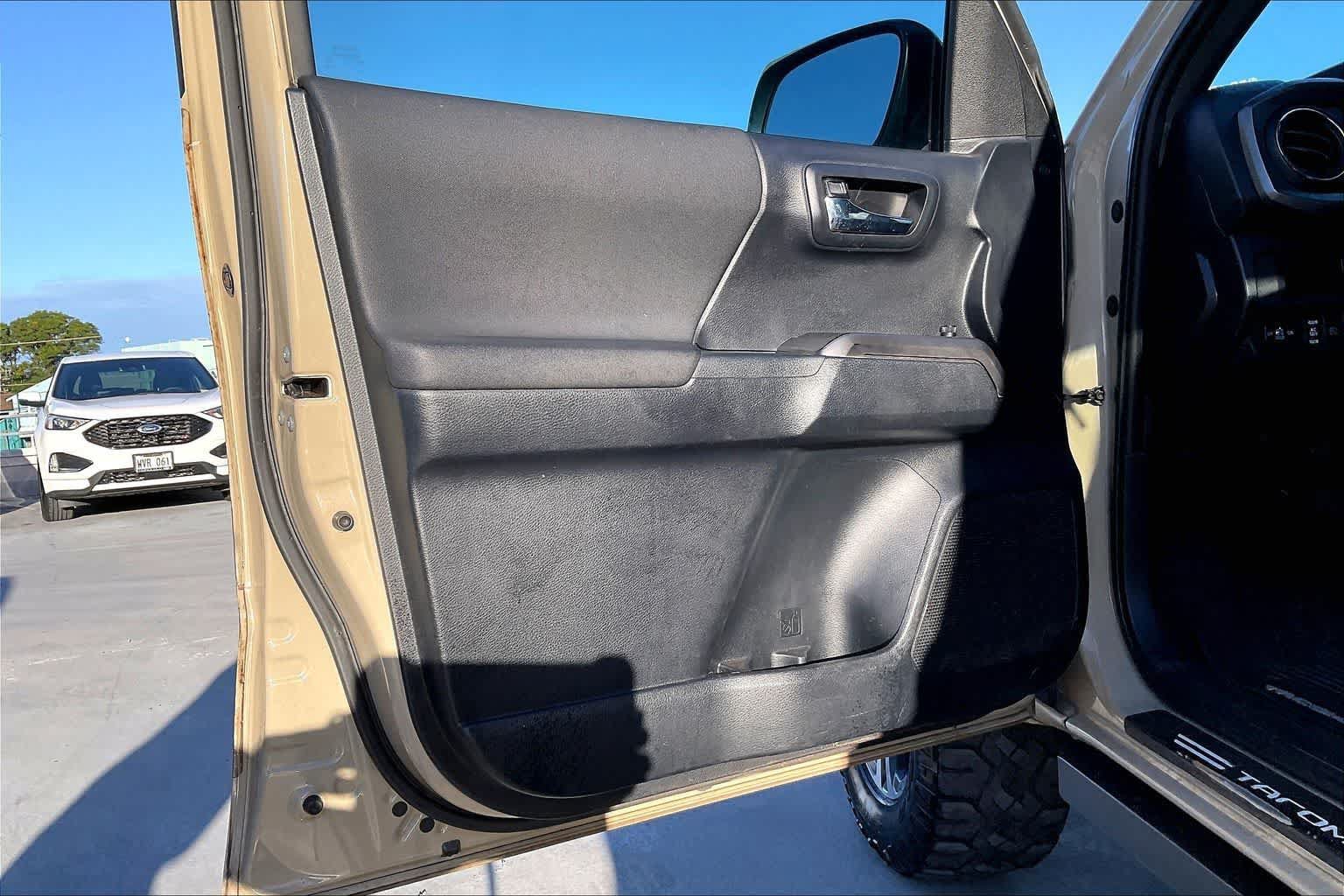 Used 2019 Toyota Tacoma TRD Sport AWD/4WD image 27