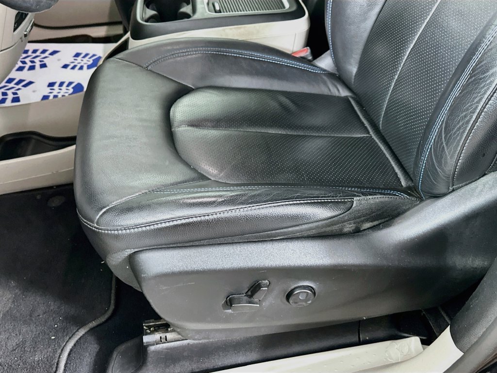 Certified 2021 Chrysler Pacifica Touring-L w/ Uconnect Theater Family Group AWD/4WD image 29