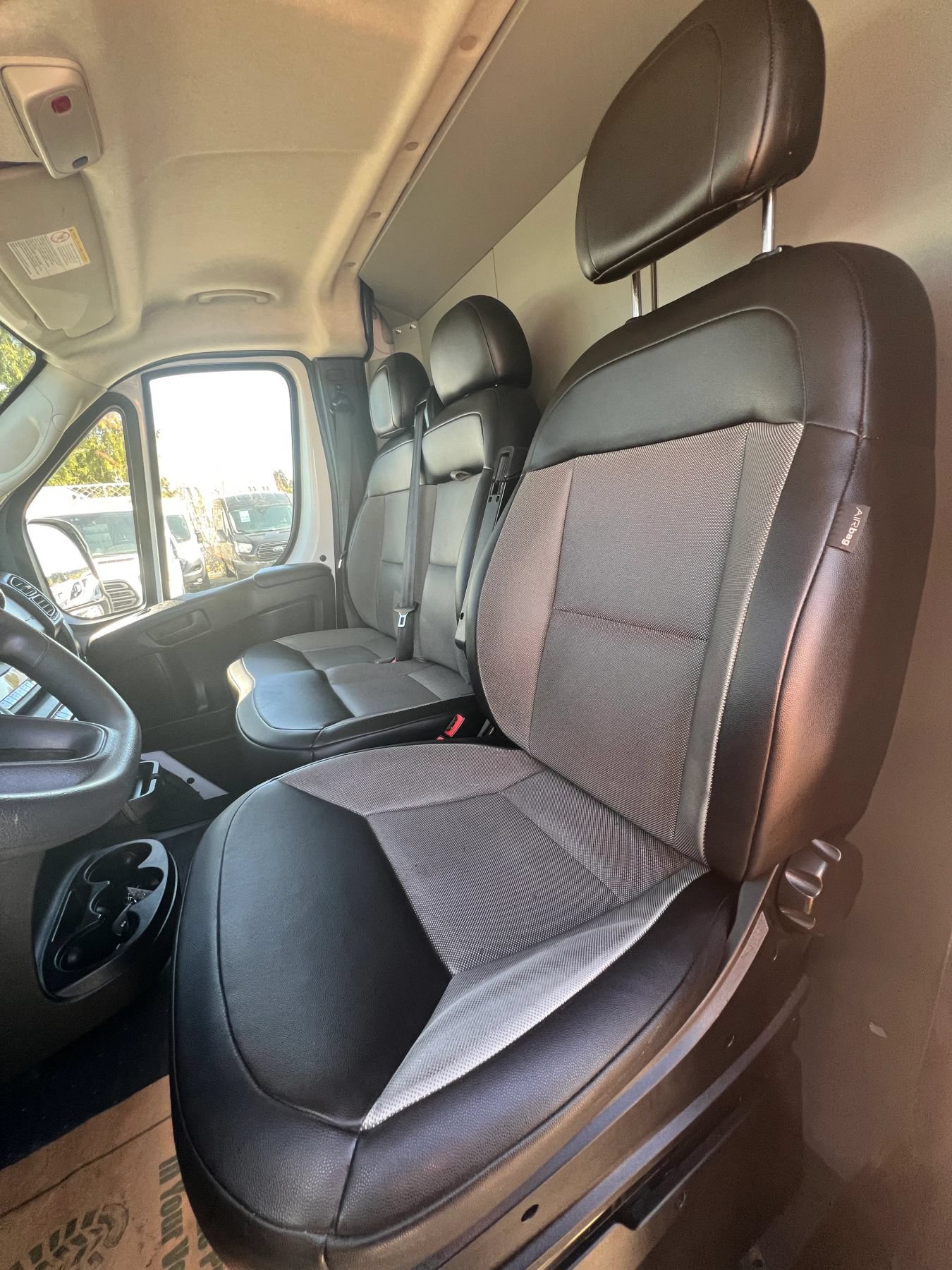 Used 2024 RAM ProMaster 2500 w/ Convenience Group FWD image 10