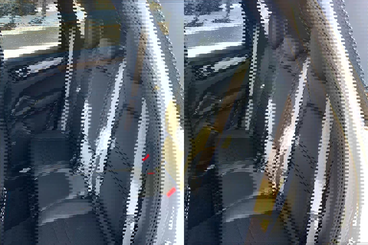 Certified 2022 Porsche Cayenne Platinum Edition image 38