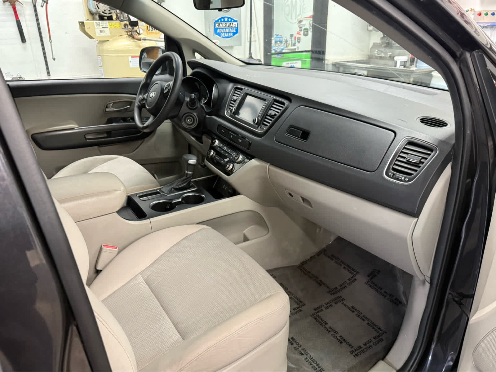 Used 2021 Kia Sedona LX FWD image 28