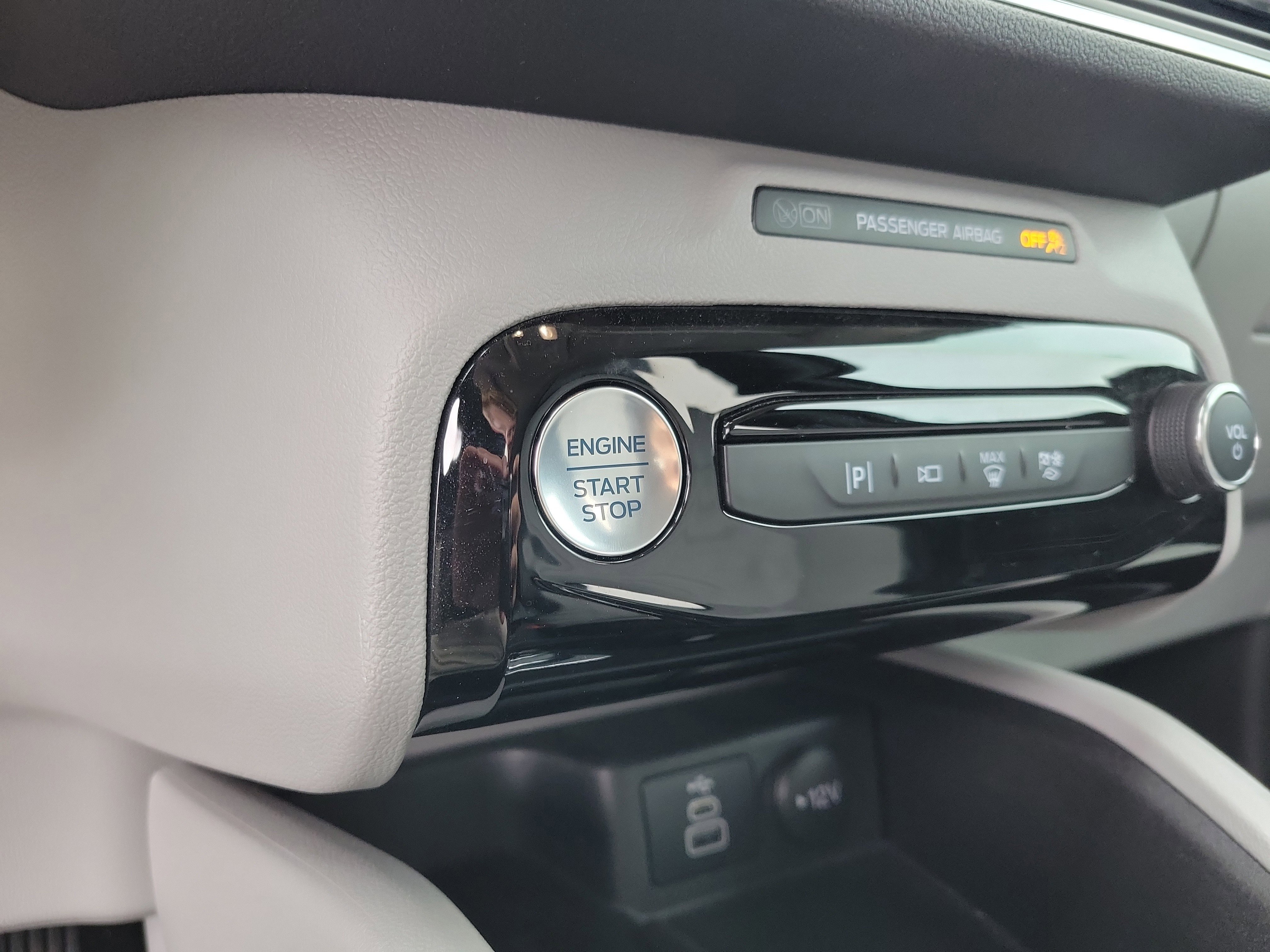 Used 2024 Ford Escape SE w/ PHEV Premium Package image 19