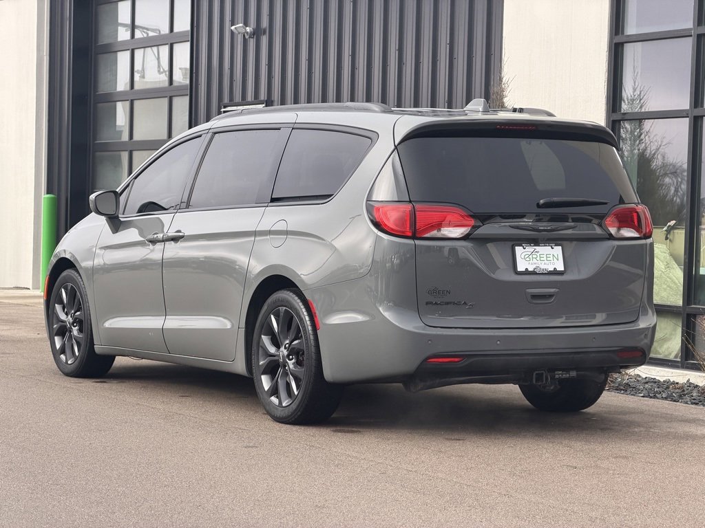 Used 2020 Chrysler Pacifica Touring-L Plus w/ S Appearance Package image 3