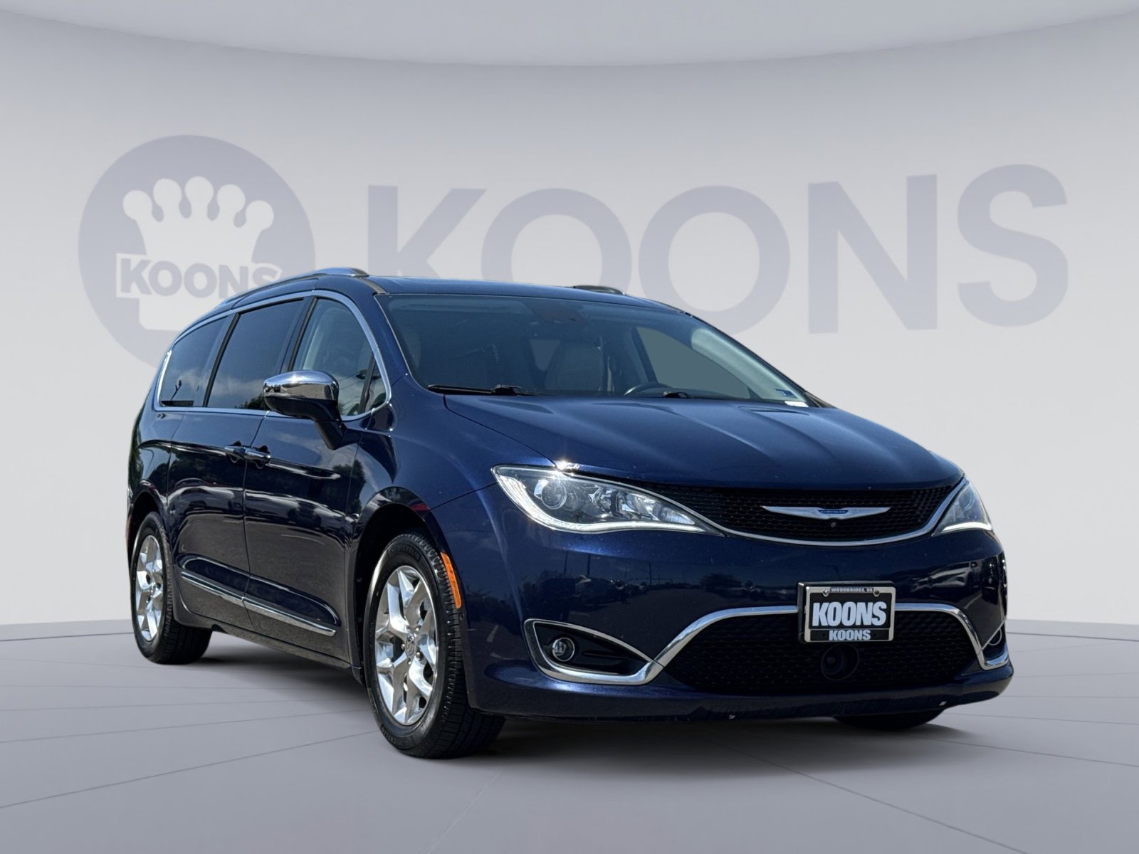 Used 2019 Chrysler Pacifica Limited w/ Advanced Safetytec Group FWD image 8