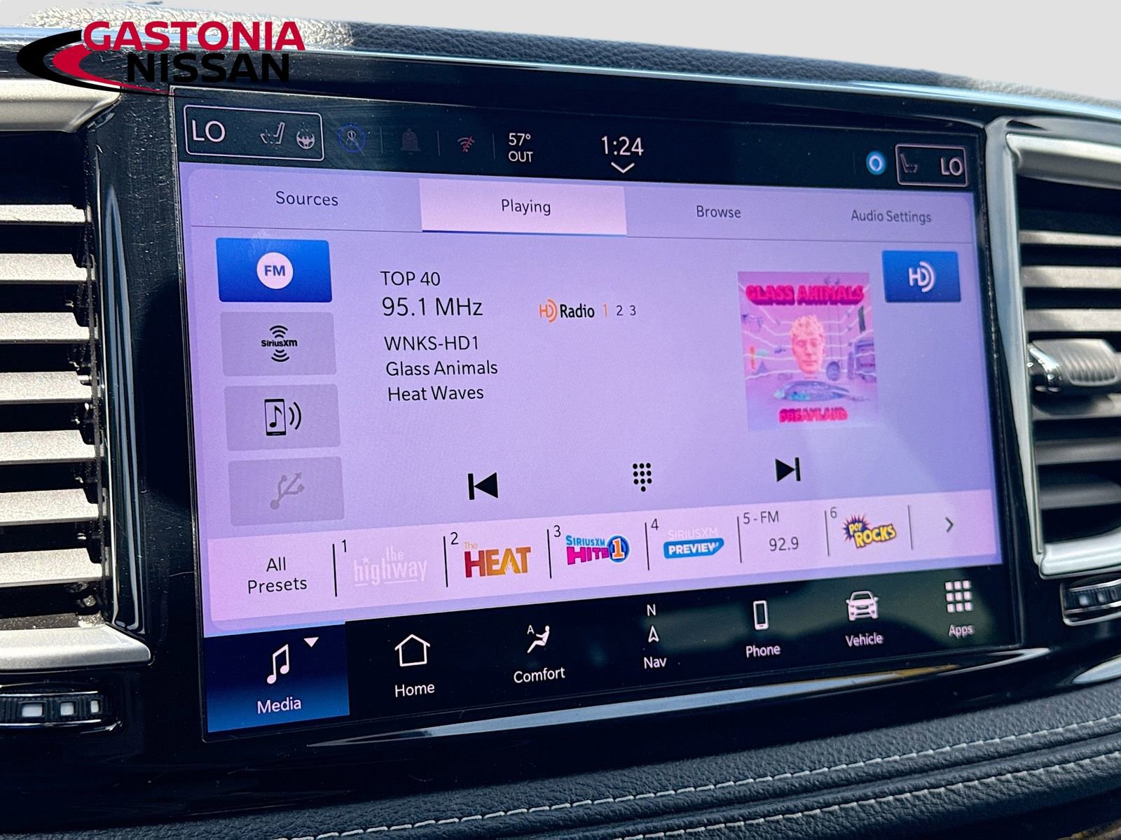 Used 2024 Chrysler Pacifica Limited FWD image 19