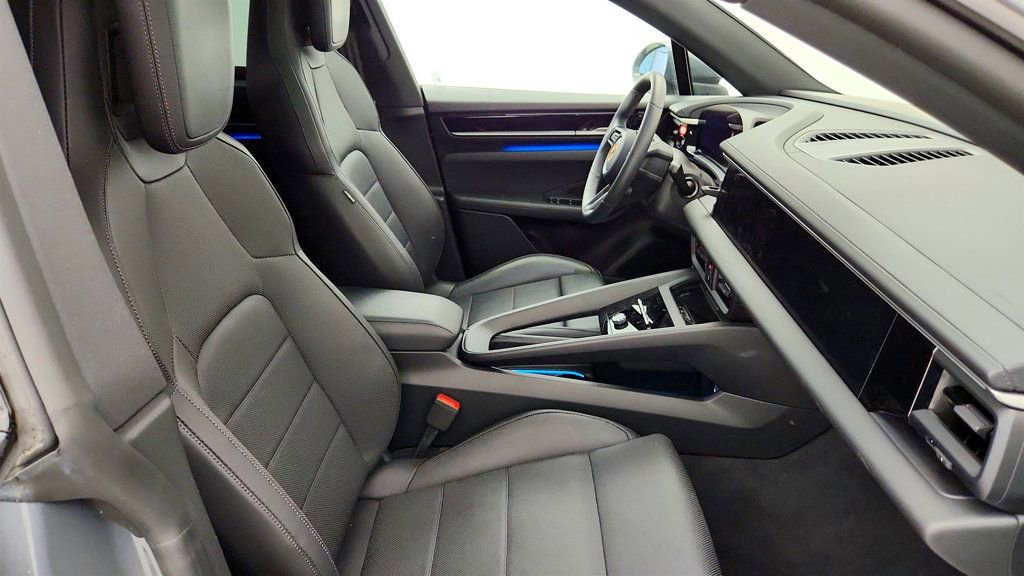 Used 2025 Porsche Macan Electric RWD image 23