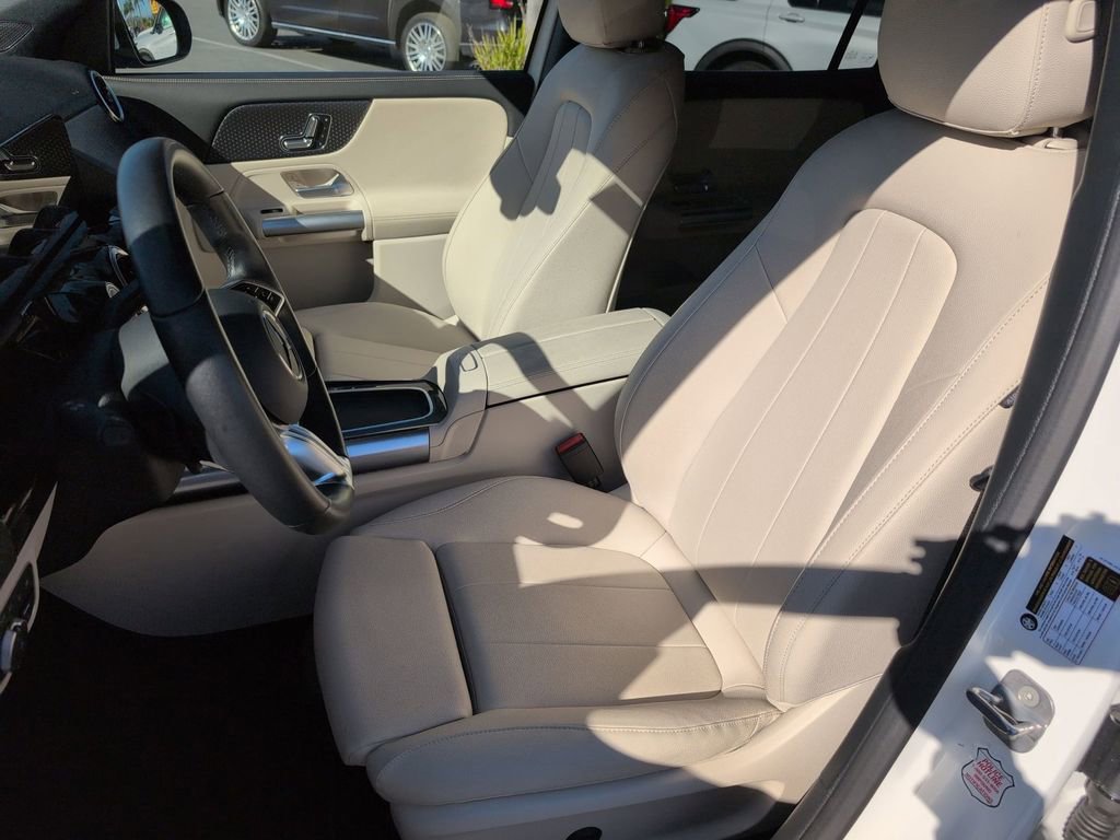 Used 2025 Mercedes-Benz GLA 250 4MATIC image 25