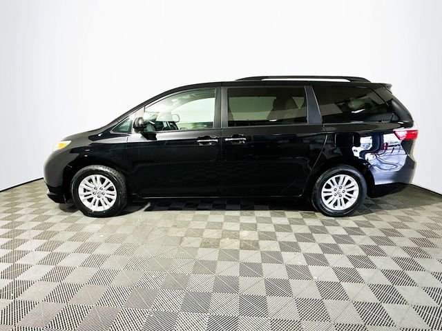 Used 2017 Toyota Sienna XLE w/ XLE Navigation Package image 5