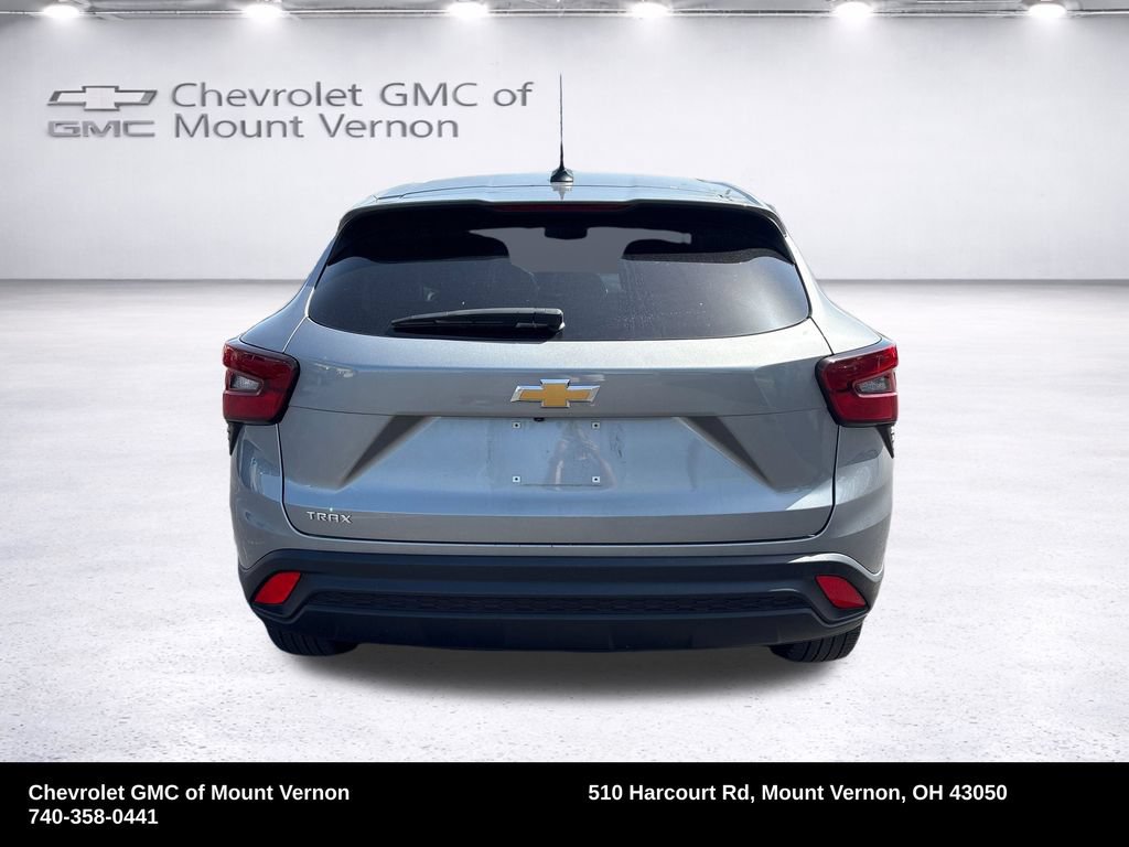 Used 2024 Chevrolet Trax LS w/ Driver Confidence Package FWD image 4