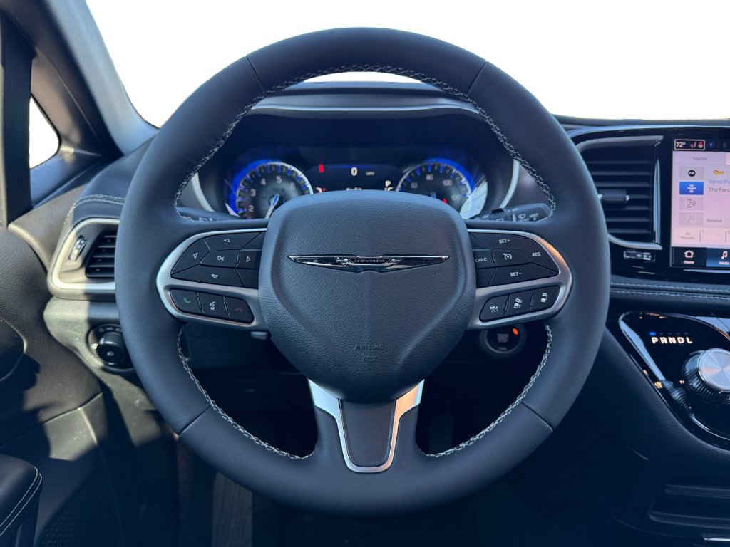 New 2026 Chrysler Pacifica Select AWD/4WD image 12
