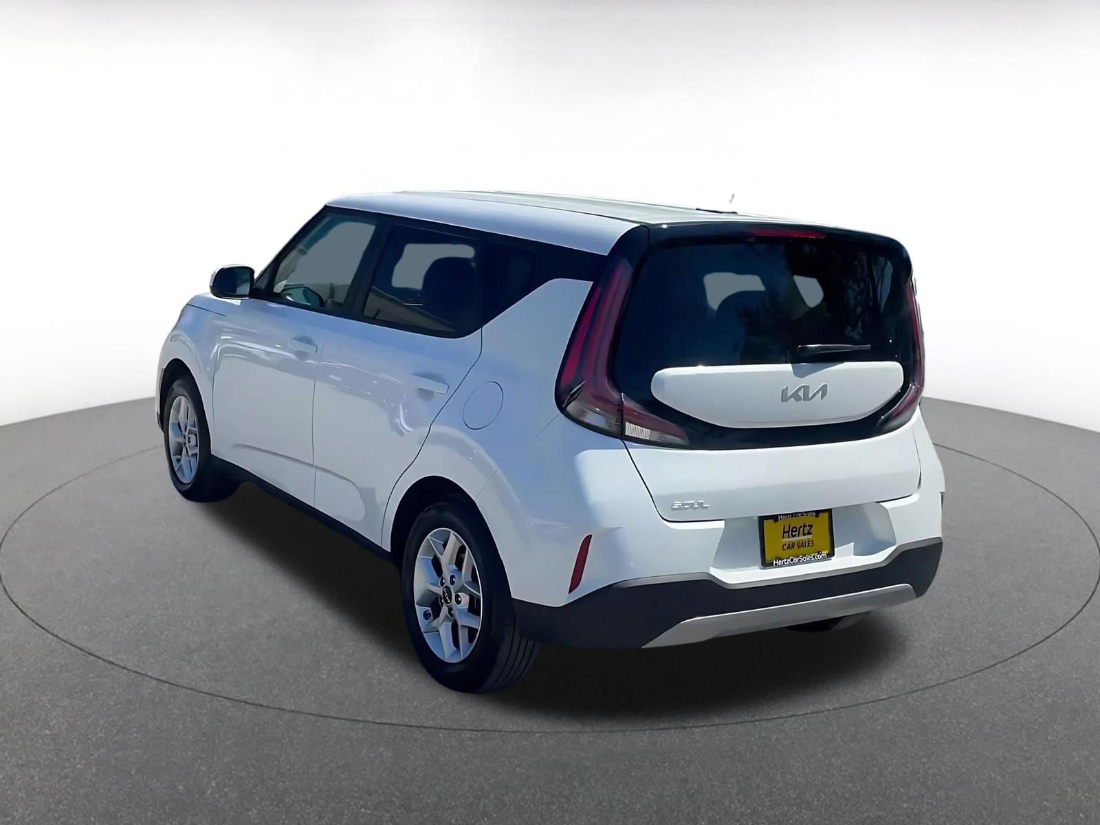 Used 2025 Kia Soul LX w/ LX Technology Package FWD image 11