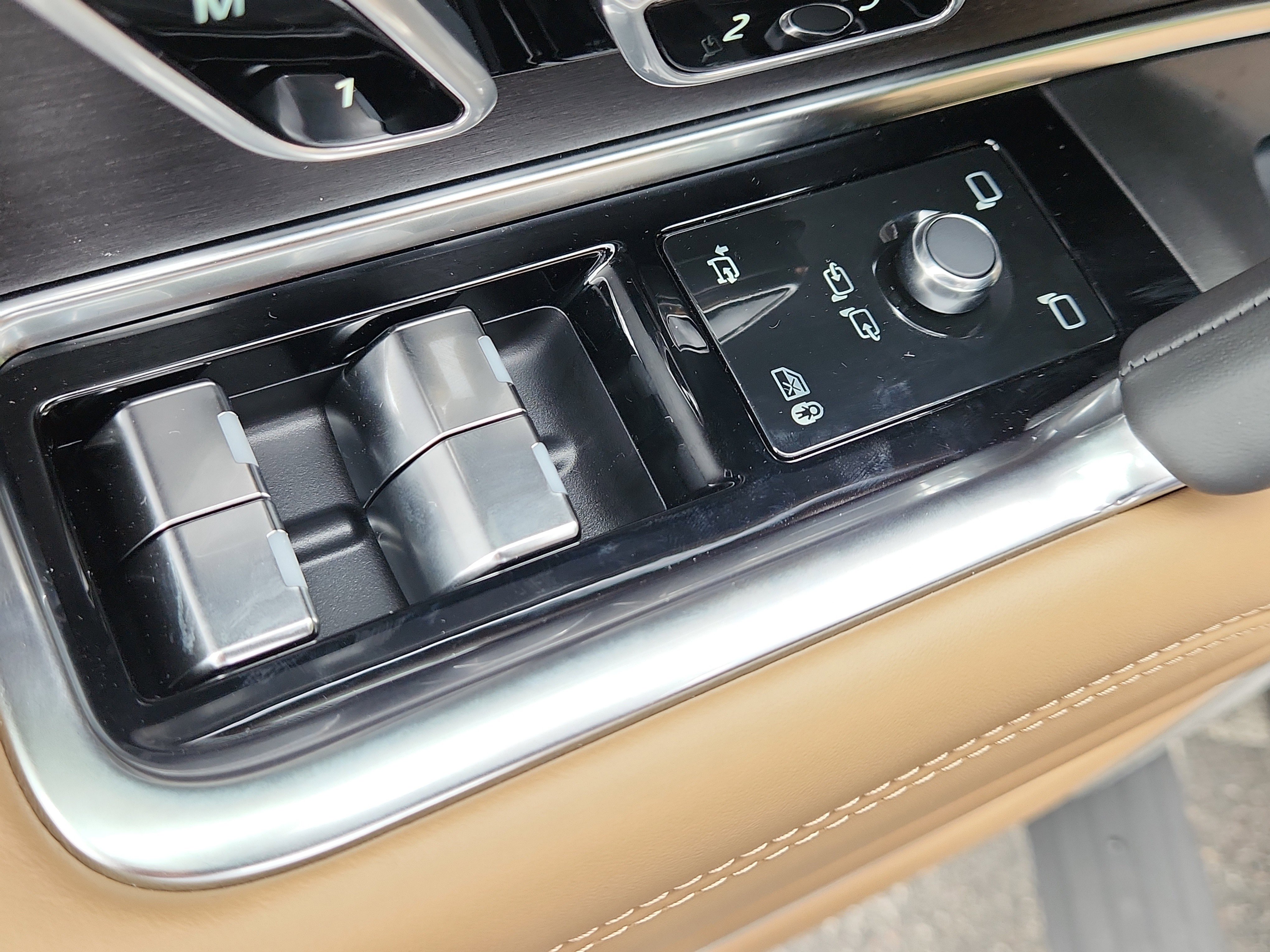 New 2025 Land Rover Range Rover Autobiography image 8