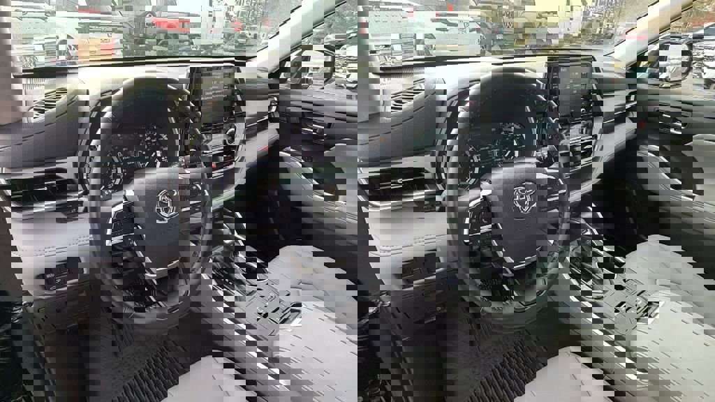 Used 2022 Toyota Highlander XLE image 24