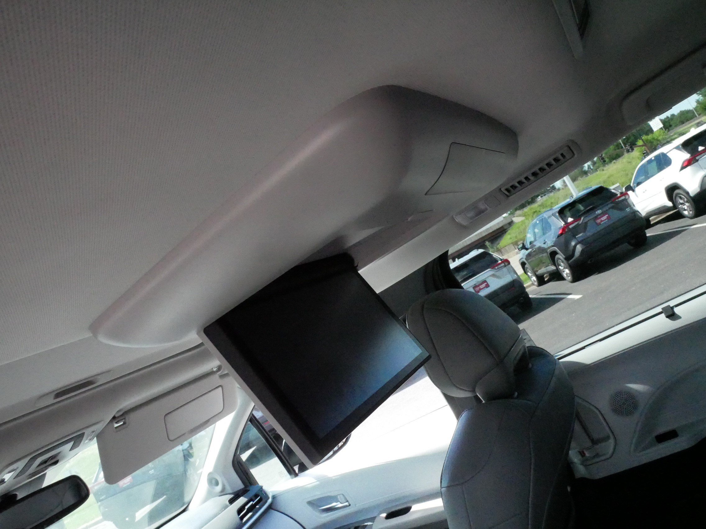 Used 2025 Toyota Sienna XLE w/ XLE Plus Package AWD/4WD image 33