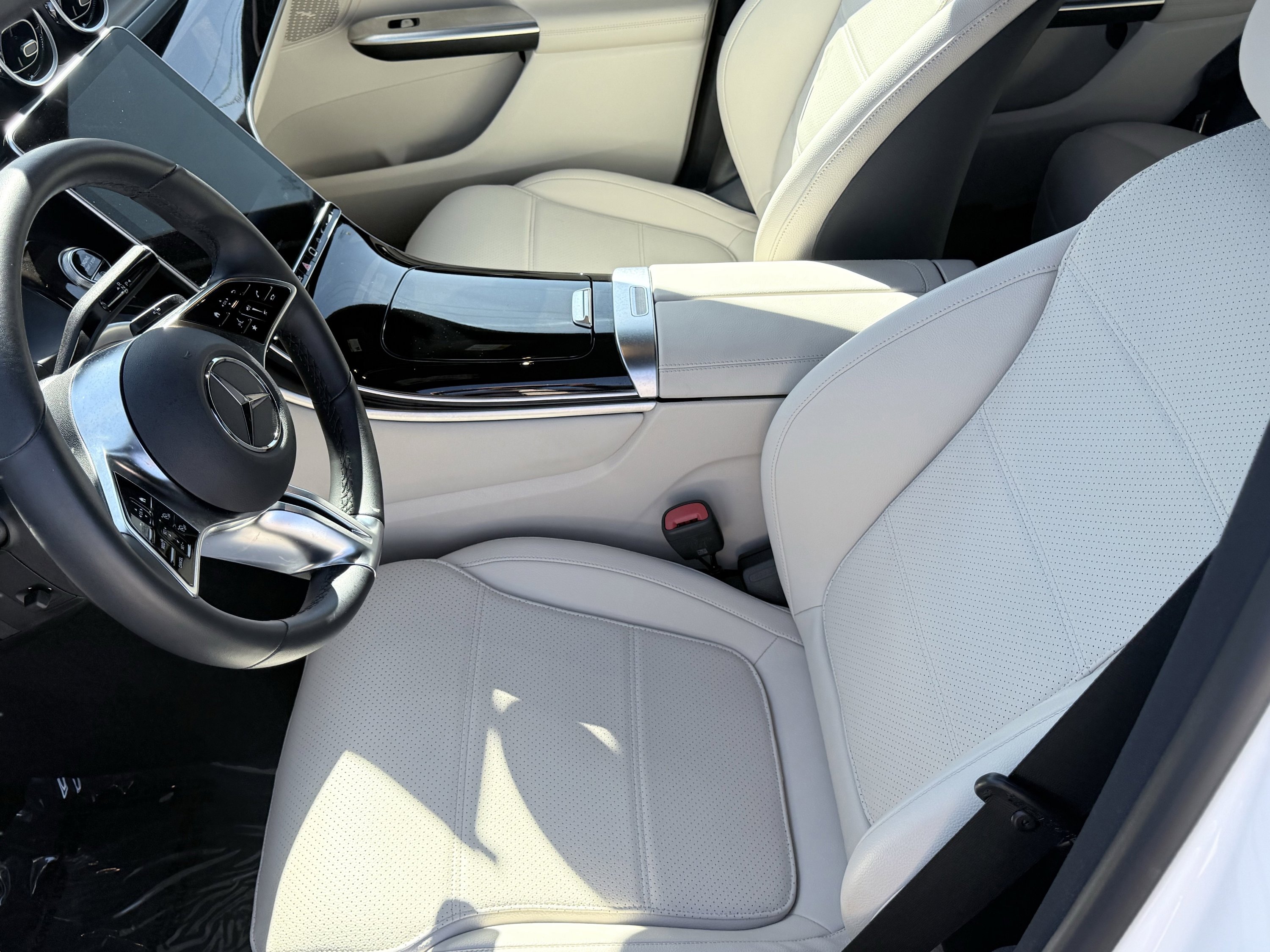 Used 2025 Mercedes-Benz GLC 300 4MATIC image 28