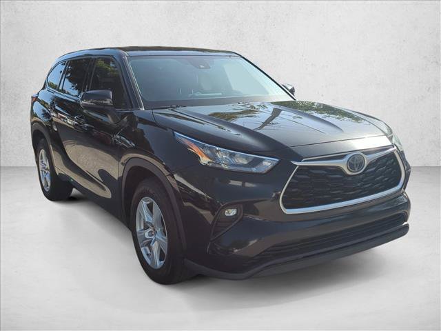 Used 2020 Toyota Highlander LE FWD image 3