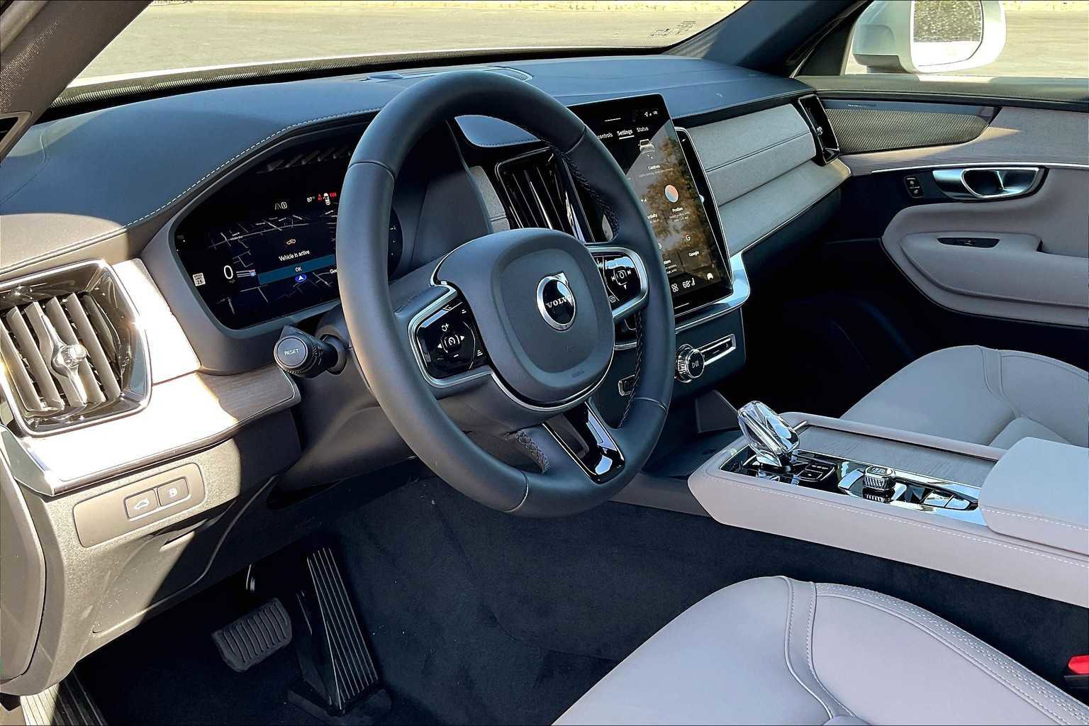 New 2026 Volvo XC90 T8 Plus image 8