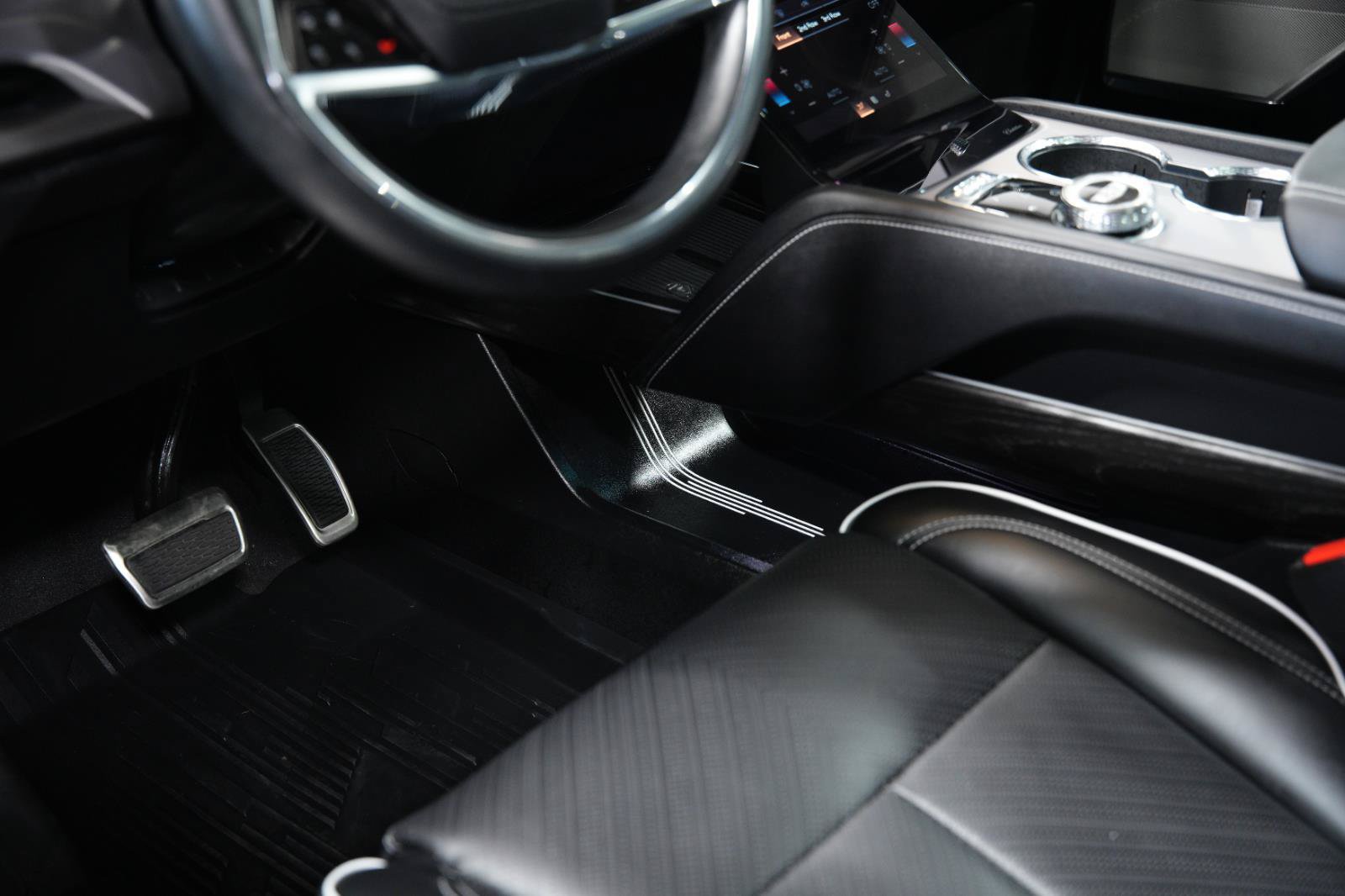 Used 2026 Cadillac Vistiq Platinum w/ LPO, Floor Liner Package AWD/4WD image 49