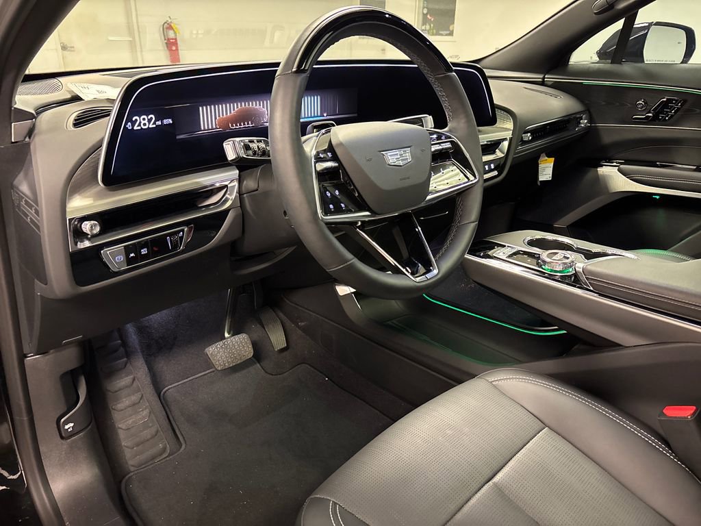 New 2025 Cadillac Lyriq Luxury RWD image 32