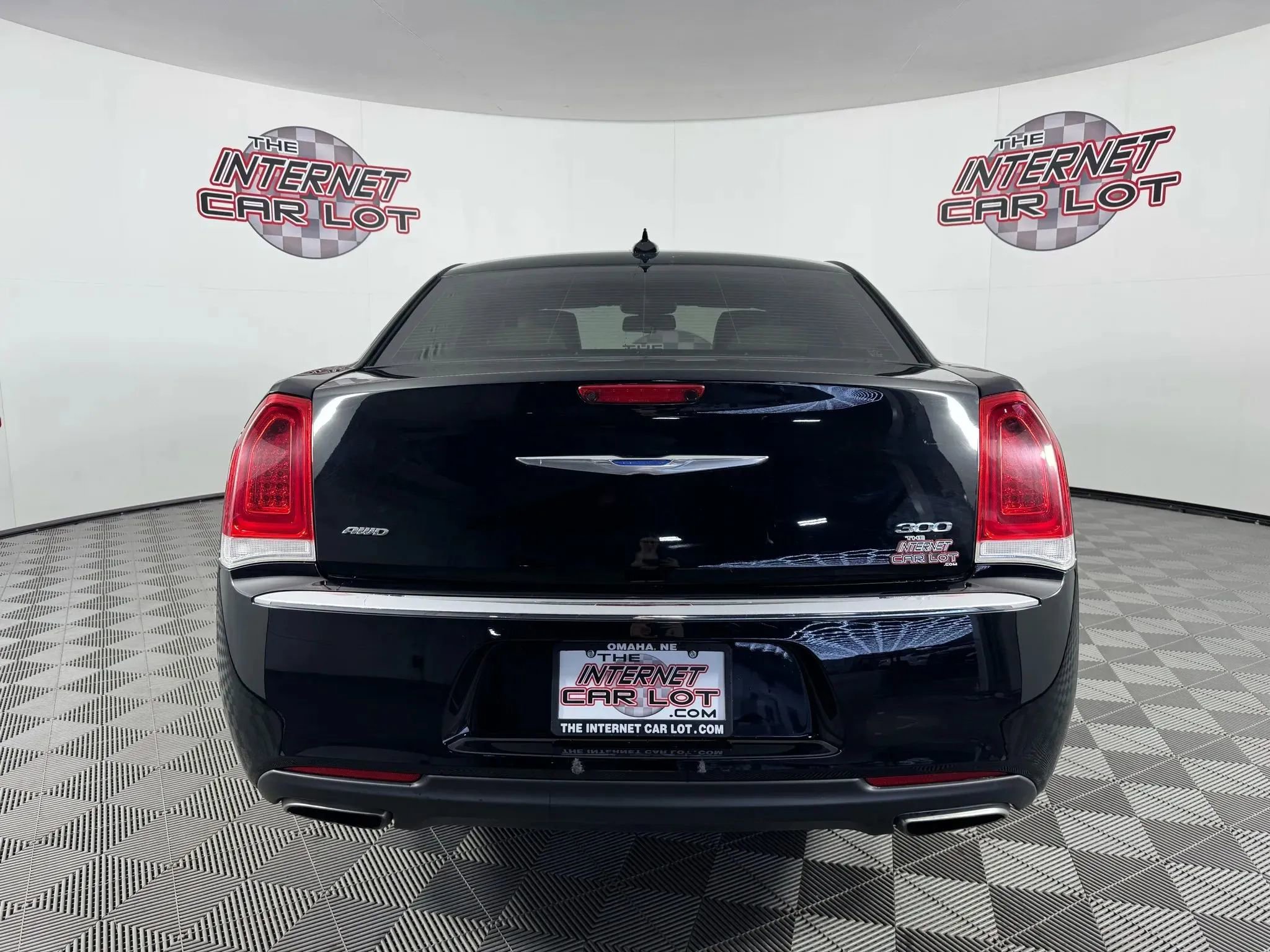 Used 2018 Chrysler 300 Limited image 6