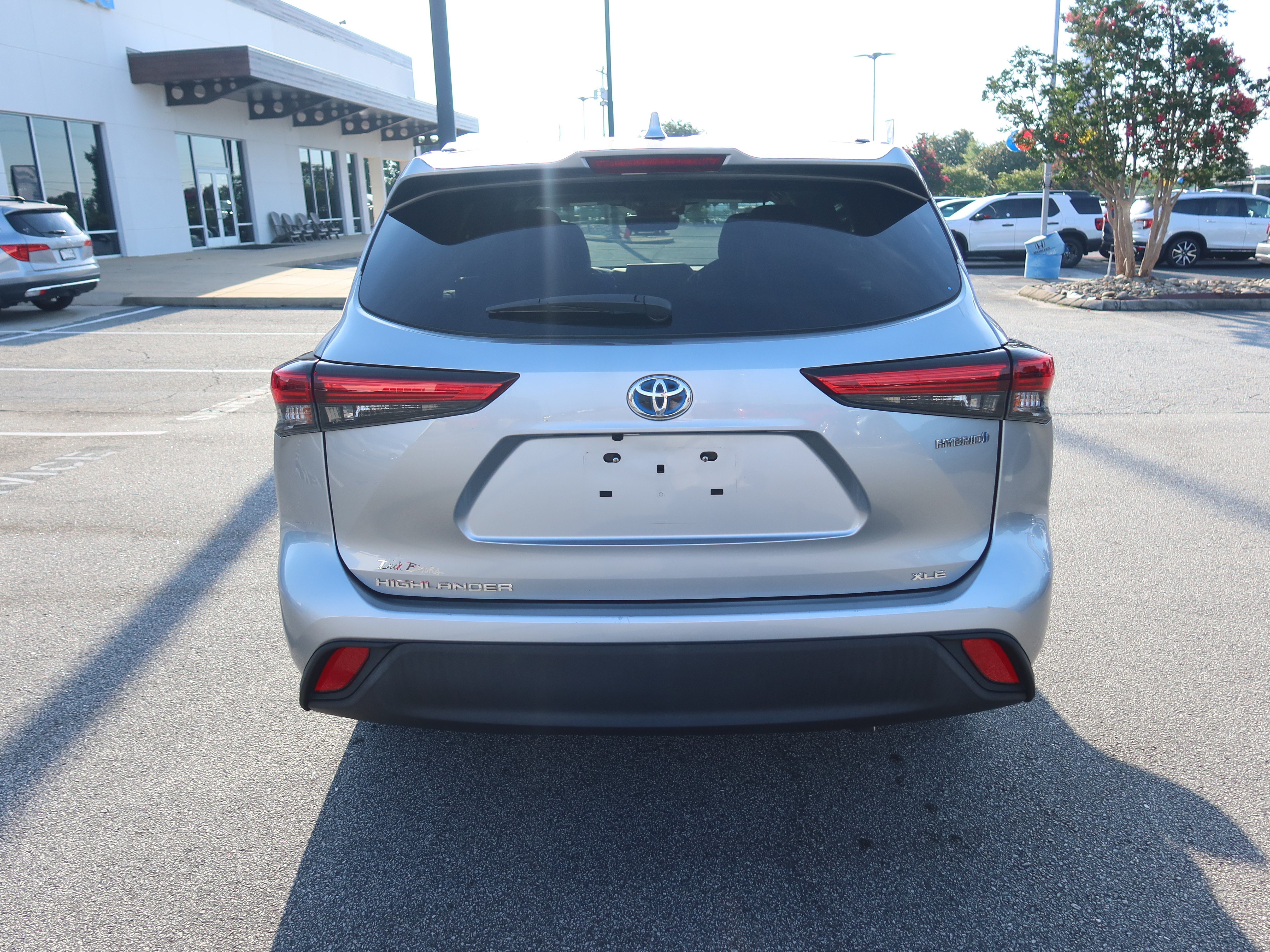 Used 2021 Toyota Highlander XLE FWD image 5