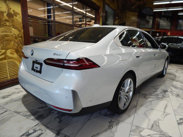 Used 2025 BMW 530i xDrive image 4