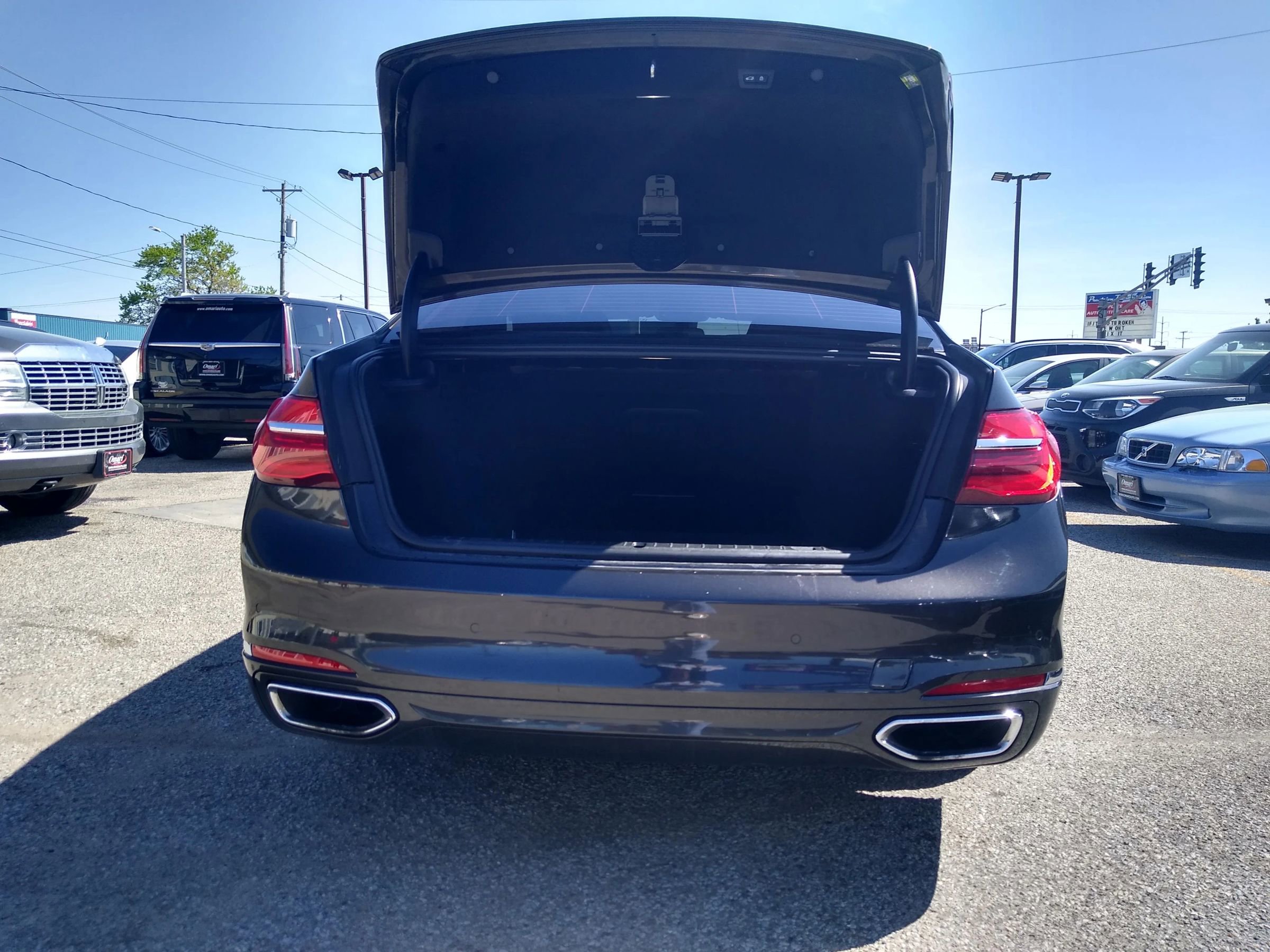 Used 2016 BMW 750i xDrive image 10