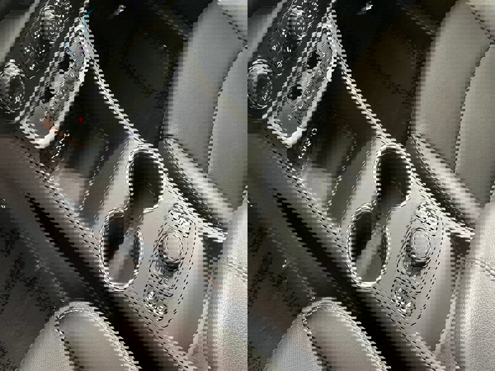 Used 2024 GMC Terrain SLT image 15