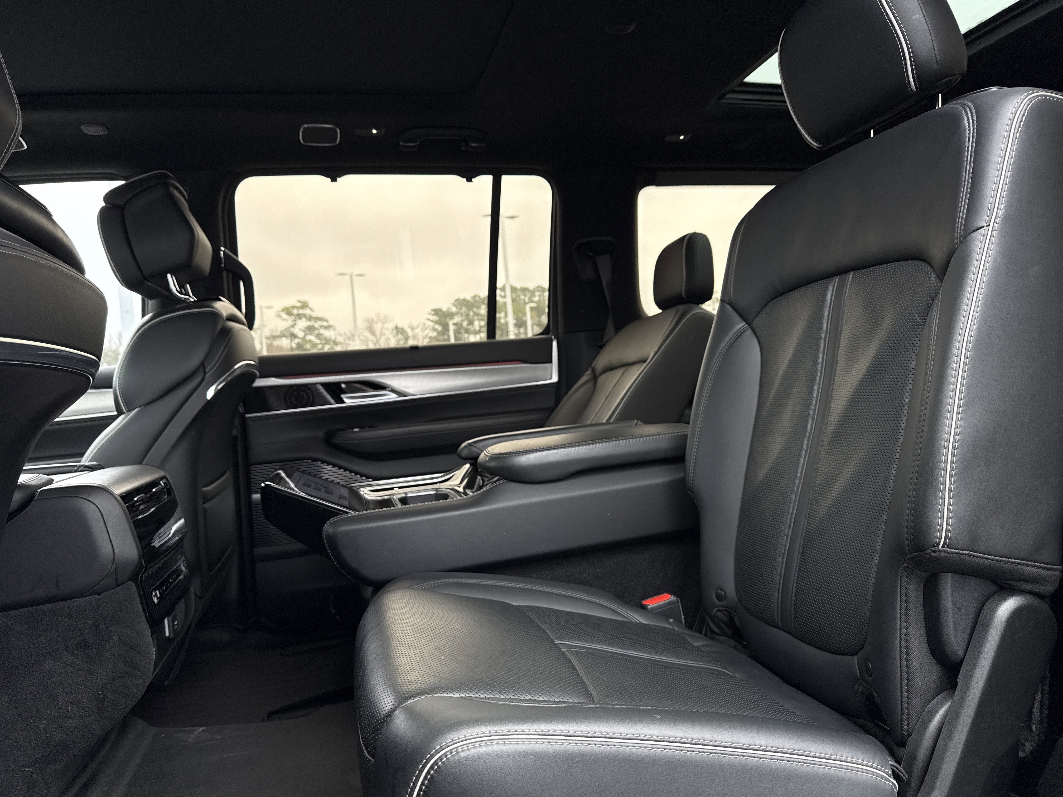 Used 2022 Jeep Grand Wagoneer Series II w/ Premium Group II image 31