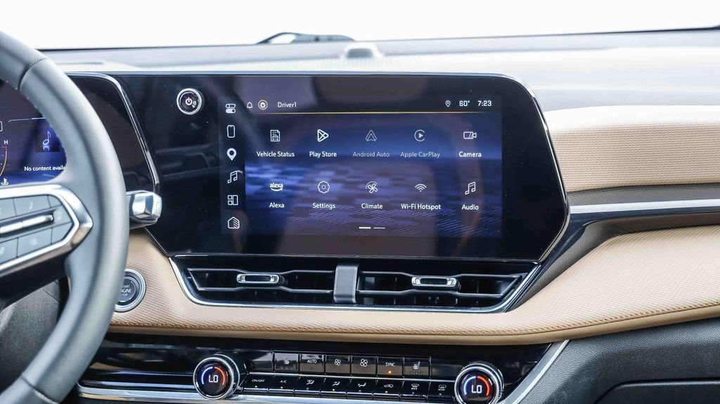 Used 2025 Chevrolet Equinox ACTIV w/ Safety and Technology Package FWD image 17