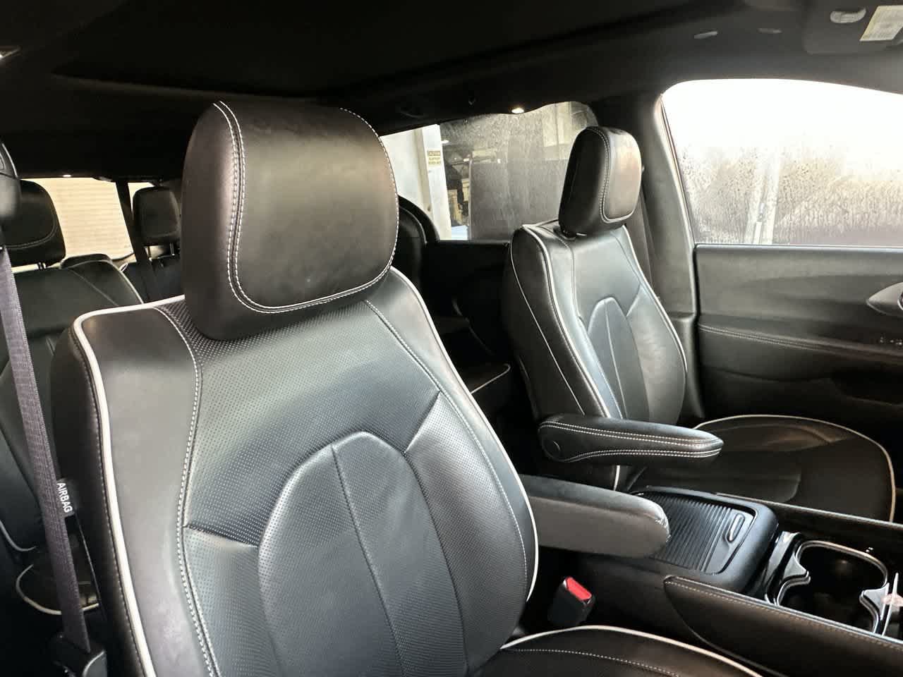 Used 2026 Chrysler Pacifica Limited FWD image 27
