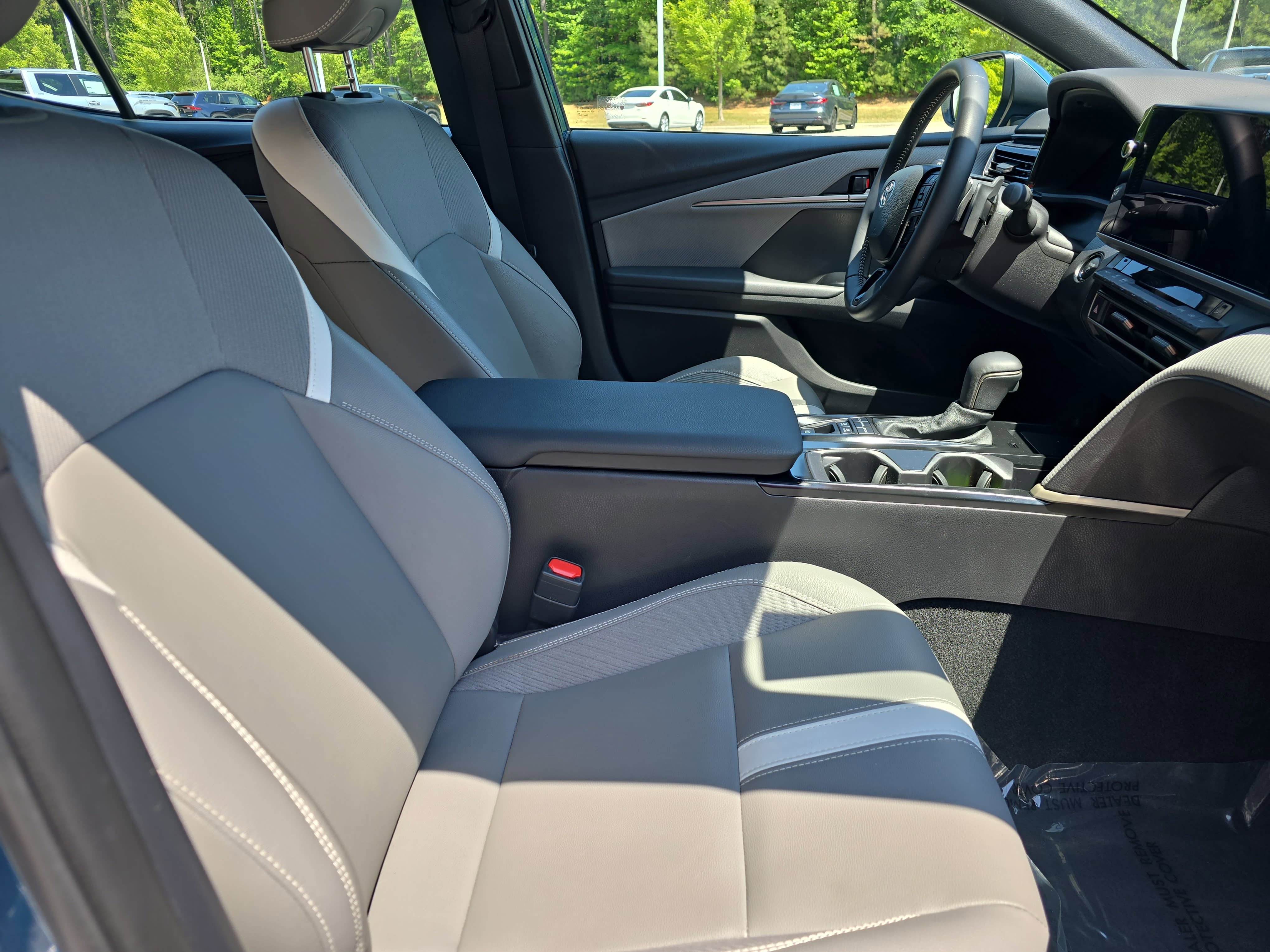 Used 2025 Toyota Camry SE w/ Multimedia Upgrade Package FWD image 10