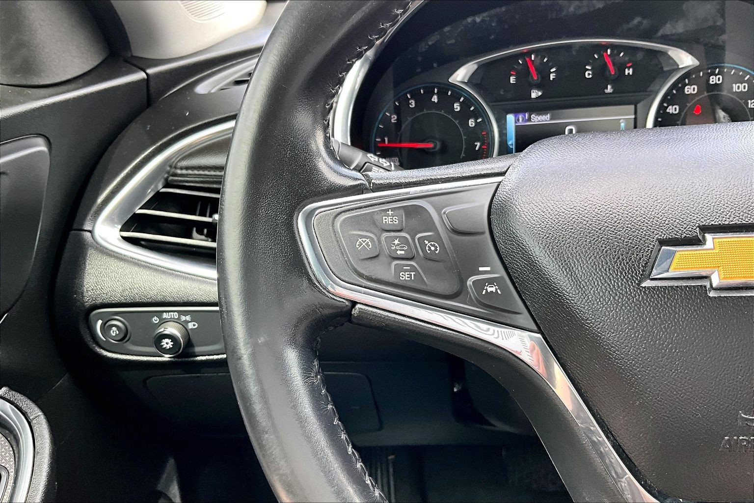 Used 2018 Chevrolet Malibu LT w/ Leather Package FWD image 19