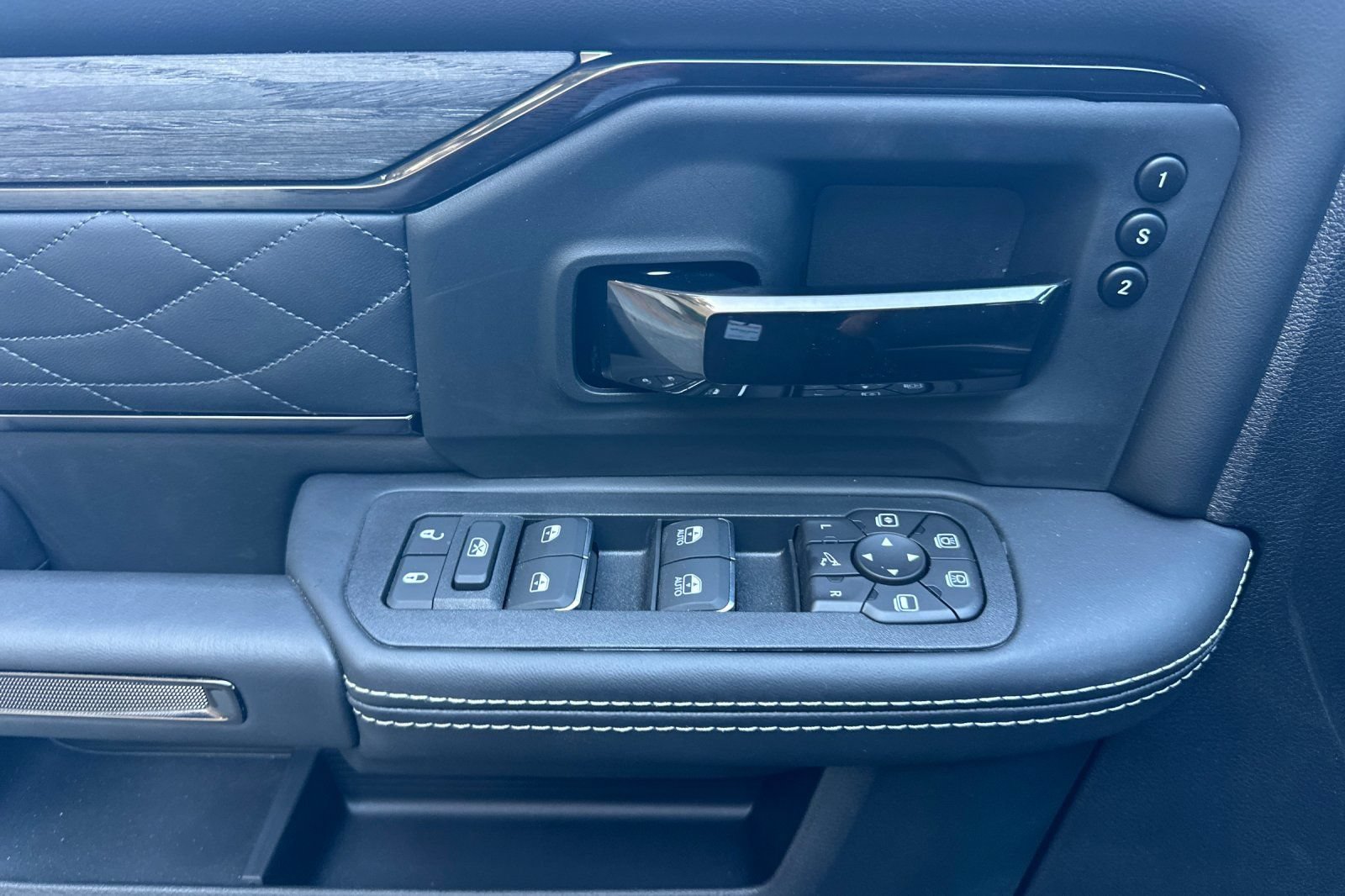 New 2026 RAM 2500 Limited AWD/4WD image 10