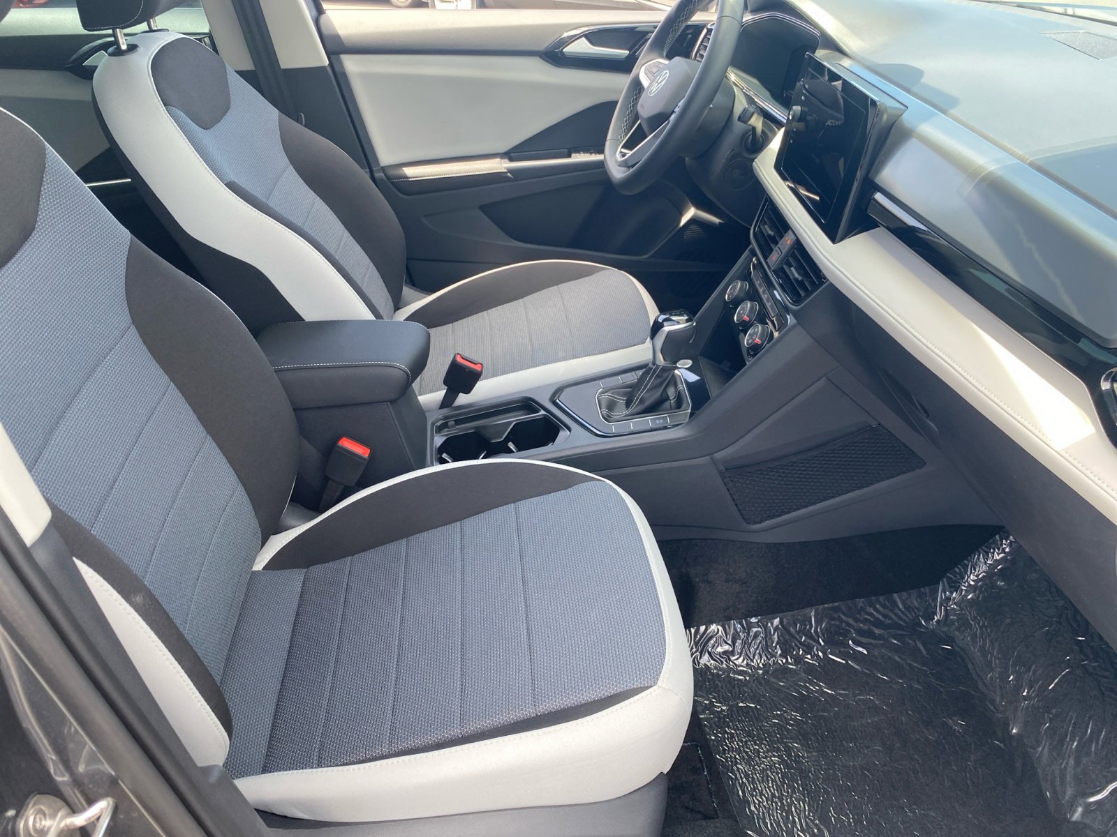 New 2025 Volkswagen Taos S image 18