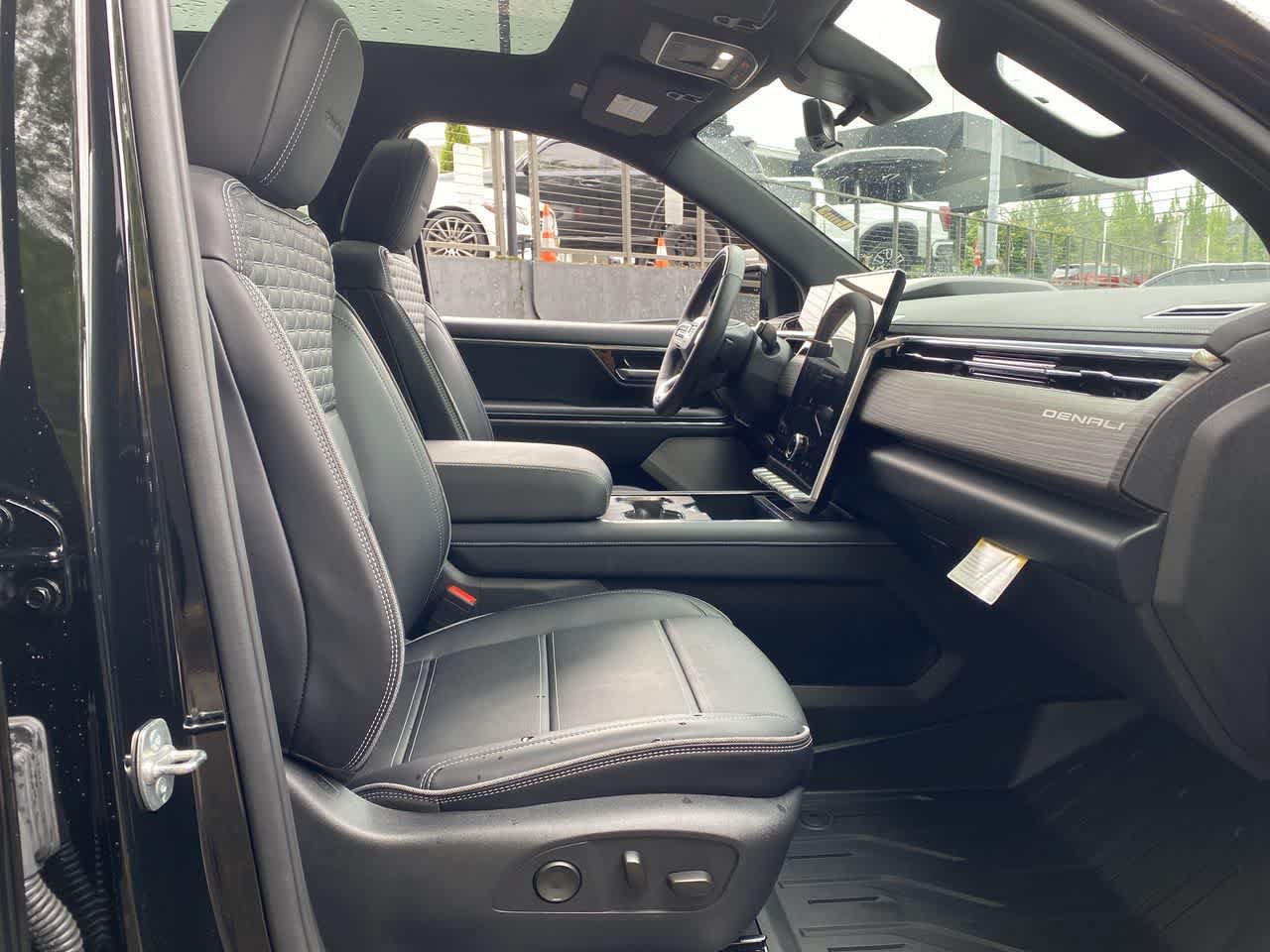 Used 2025 GMC Sierra EV Denali AWD/4WD image 18