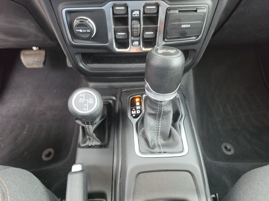 Used 2024 Jeep Wrangler Unlimited w/ Convenience Group AWD/4WD image 19