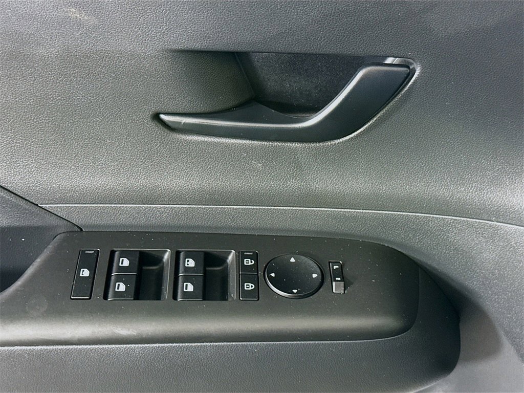 Certified 2025 Hyundai Kona SE image 24